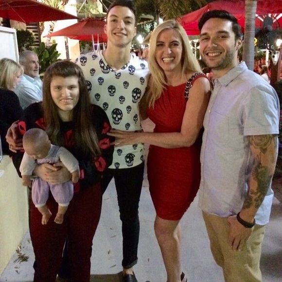 Posh Ambassador Marcia - Picture 3 of 8